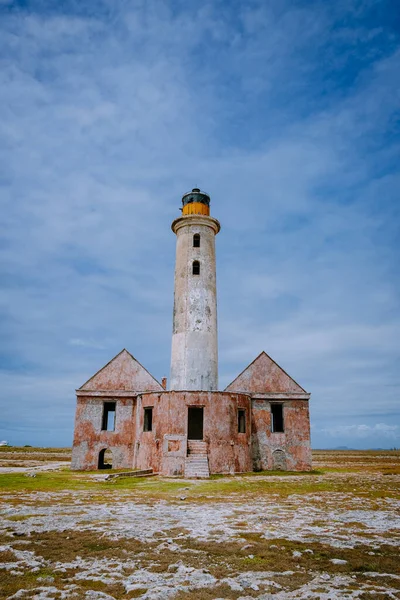 Insel Klein Curacao in der Karibik in der Nähe der Insel Curacao mit dem roten Leuchtturm, kleine Insel Curacao — Stockfoto