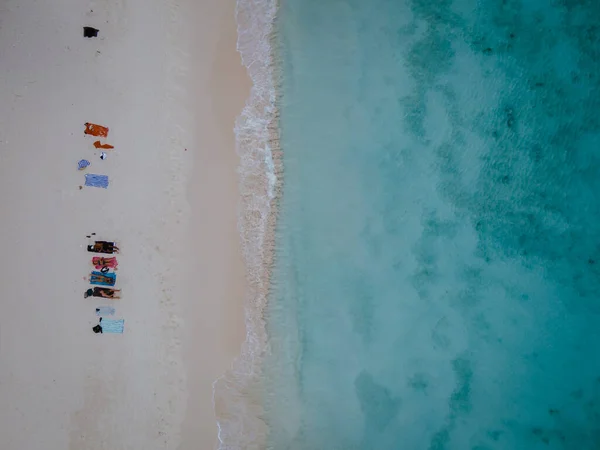 Маленький остров Кюрасао, известный своими однодневными и снорклинговыми турами по белым пляжам и голубоватому океану, остров Кляйн Кюрасао в Карибском море — стоковое фото