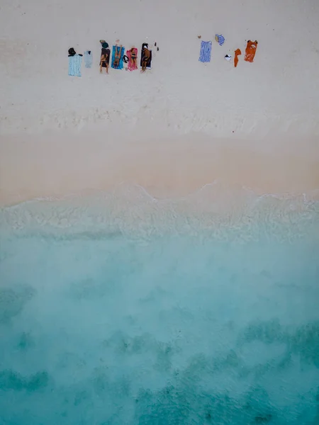 Piccola isola di Curacao famosa per gite di un giorno e tour di snorkling sulle spiagge bianche e blu mare limpido, Klein Curacao Island nel mare dei Caraibi — Foto Stock