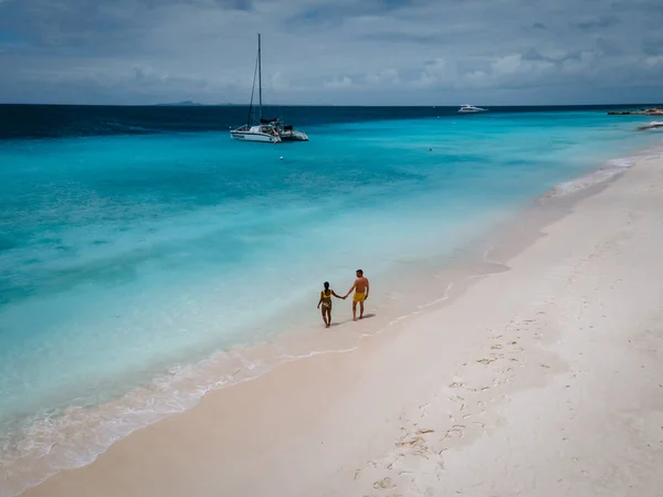 Mała wyspa Curacao słynąca z wycieczek dziennych i nurkowania na białych plażach i błękitnym, czystym oceanie, wyspa Klein Curacao na Morzu Karaibskim — Zdjęcie stockowe