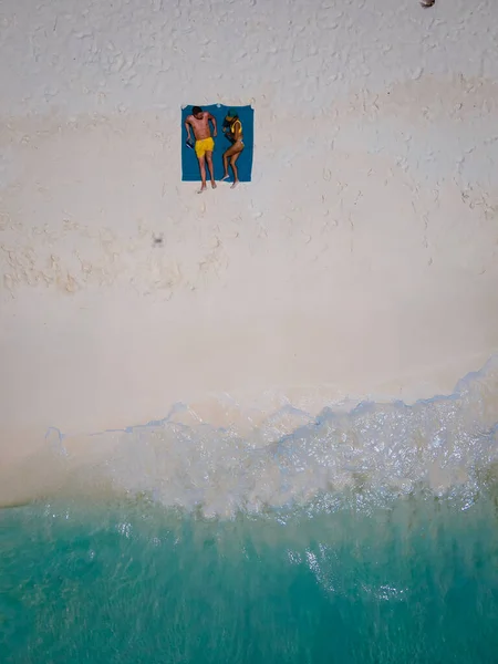 Pequeña isla de Curazao famosa por excursiones de un día y excursiones de snorkel en las playas blancas y el océano azul claro, Klein Curazao Island en el mar Caribe —  Fotos de Stock