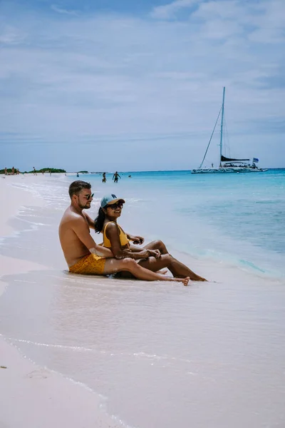 Kleine Insel Curacao, berühmt für Tagesausflüge und Schnorcheltouren an den weißen Stränden und dem blauen klaren Meer, Klein Curacao Insel in der Karibik — Stockfoto