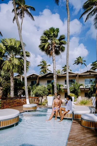 Aruba Caribbean op het strand met palmbomen — Stockfoto