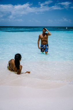 Palm Beach Aruba Karayipleri, Aruba 'da palmiye ağaçları olan beyaz kumlu plaj