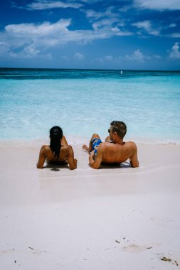 Palm Beach Aruba Karayipleri, Aruba 'da palmiye ağaçları olan beyaz kumlu plaj