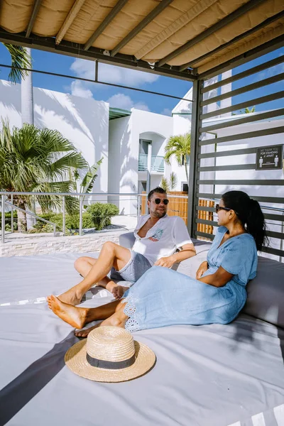 Resort de lujo con piscina cerca de Palm Beach Aruba —  Fotos de Stock