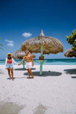 Palm Beach Aruba Karayipleri, Aruba 'da palmiye ağaçları olan beyaz kumlu plaj