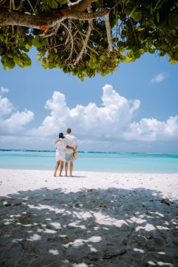 İnanılmaz Bebek Sahili ve Aruba, Karayipler kıyıları, mavi okyanus plajlı beyaz plaj