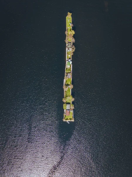 Luftaufnahme von kleinen Inseln im See Vinkeveense Plassen, in der Nähe von Vinkeveen, Holland. Es ist ein wunderschönes Naturgebiet zur Erholung in den Niederlanden — Stockfoto
