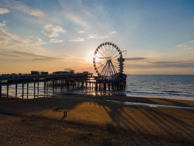  Dönme dolap Scheveningen 'deki iskele, Lahey, Hollanda