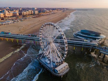  Dönme dolap Scheveningen 'deki iskele, Lahey, Hollanda