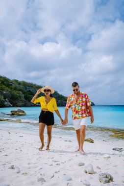 Curacao, Grote Knip plajı Curacao Hollanda Antilleri 'nde orta yaşlı bir çift.