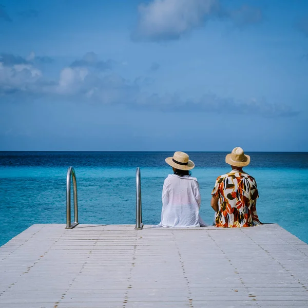 Pequeña isla de Curazao famosa por excursiones de un día y excursiones de snorkel en las playas blancas y el océano azul claro, Klein Curazao Island en el mar Caribe —  Fotos de Stock