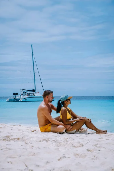 Liten Curacao Island känd för dagsturer och snorkling turer på de vita stränderna och blå klart hav, Klein Curacao Island i Karibiska havet — Stockfoto