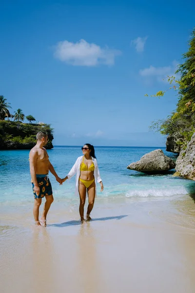 Playa Lagun Plajı Cliff Curacao, beyaz kum ve mavi okyanus Curacao ile güzel tropikal koy. — Stok fotoğraf