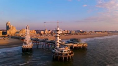  Dönme dolap Scheveningen 'deki iskele, Lahey, Hollanda bir bahar günü