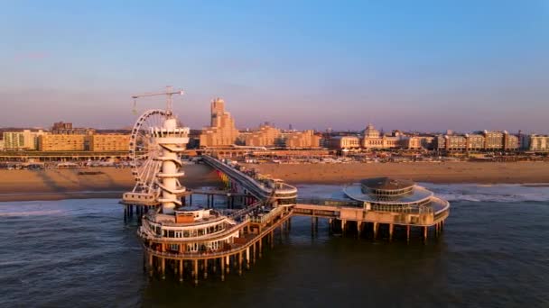 The Ferris Wheel The Pier em Scheveningen, Haia, Países Baixos em um dia de primavera — Vídeo de Stock
