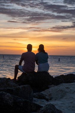 Karayip Aruba 'daki Hollanda adasında lüks bir tatilde olan çift.