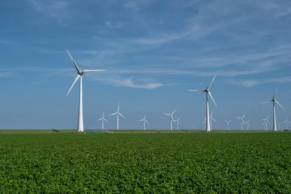 공중에서 본 풍력 터빈, 드론 은 윈드 파크 서쪽에 위치한 윈드 미어 다이크 호수에 있는 풍차 농장을 볼 수있는데, 이 공장은 네덜란드에서 가장 규모가 크며, 지속 가능 한 개발, 재생 가능 한 에너지 — 스톡 사진