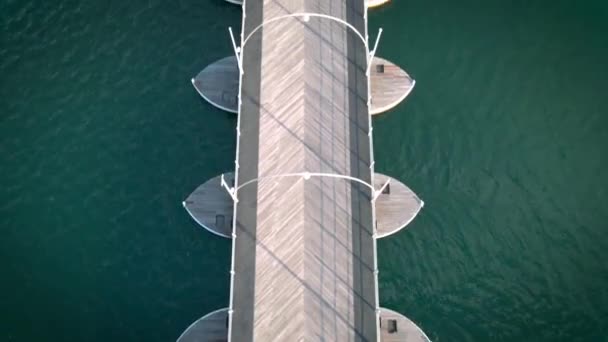 Willemstad, Curacao Nederlandse Antillen. Kleurrijke gebouwen trekken toeristen van over de hele wereld. Blauwe hemel zonnige dag Curacao Willemstad — Stockvideo