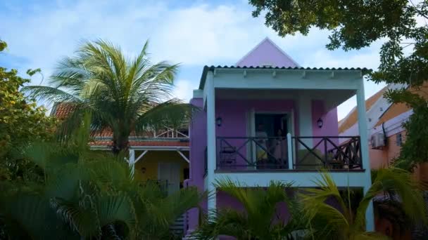 Curacao, colorful bouldings around Willemstad Punda and Otrobanda Pietermaai district, multicolored homes in Pietermaai Curacao, — Stock Video