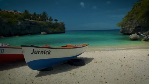 Playa Lagun Beach Cliff Curaçao, bela baía tropical com areia branca e oceano azul Curaçao — Vídeo de Stock