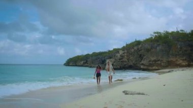 Curacao, Grote Knip plajı Curacao Hollanda Antilleri 'nde orta yaşlı bir çift.