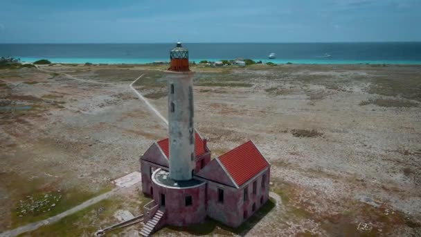 Liten Curacao Island känd för dagsturer och snorkling turer på de vita stränderna och blå klart hav, Klein Curacao Island i Karibiska havet — Stockvideo