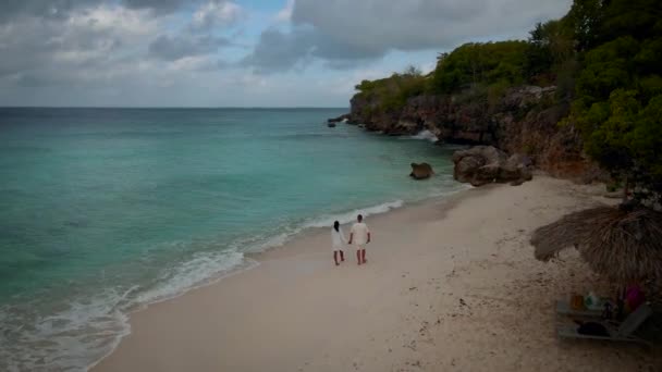 Playa Lagun Beach Cliff Curacao, gyönyörű trópusi öböl fehér homokkal és kék óceán Curacao — Stock videók