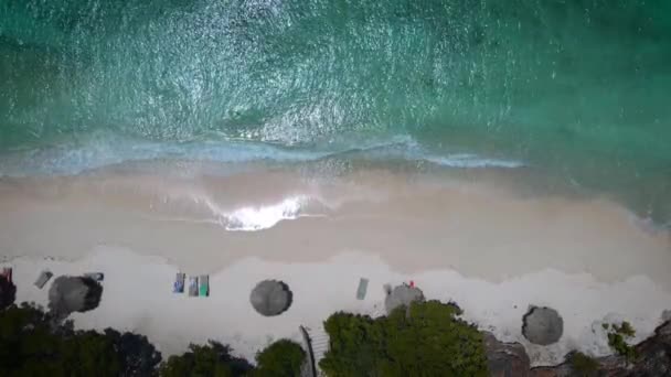 Playa Lagun Beach Cliff Κουρασάο, όμορφο τροπικό κόλπο με λευκή άμμο και μπλε ωκεανό Κουρασάο — Αρχείο Βίντεο