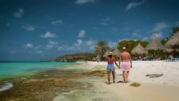 Cas Abou Beach na karibském ostrově Curacao, Playa Cas Abou v Curacau Karibiku tropická bílá pláž s modrým oceánem — Stock video