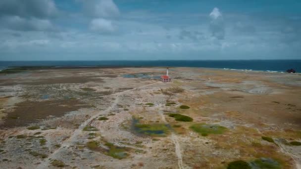 Piccola isola di Curacao famosa per gite di un giorno e tour di snorkling sulle spiagge bianche e blu mare limpido, Klein Curacao Island nel mare dei Caraibi — Video Stock