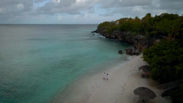 Playa Lagun Beach Cliff Curaçao, magnifique baie tropicale avec sable blanc et bleu océan Curaçao — Video
