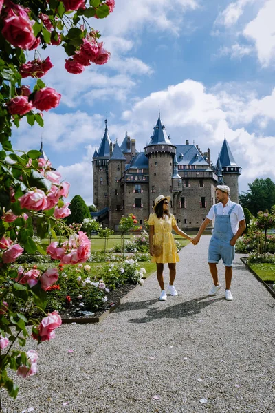 Замок де Хаар Утрехт, вид на замок Де Хаар в Голландській Касталь-де-Хаар, розташований в Утрехті Нідерланди, нинішні будівлі, побудовані на основі оригінального замку, датуються 1892 роком. — стокове фото