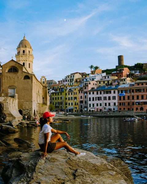 Pitoresca aldeia costeira de Vernazza, Cinque Terre, Itália. — Fotografia de Stock
