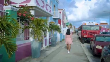 Curacao, Willemstad Punda ve Otrobanda Pietermaai bölgesinde renkli kayalar, Pietermaai Curacao 'da çok renkli evler., 