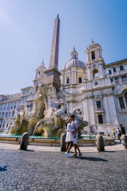 Roma 'da Navona Meydanı, İtalya' da sabah Avrupa, Roma 'da bir çift