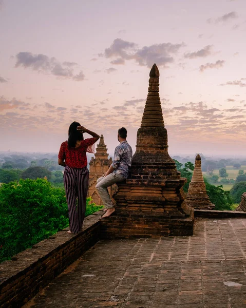 Bagan Myanmar, Pagodas et temples de Bagan, au Myanmar, anciennement Birmanie, un site du patrimoine mondial au lever du soleil — Photo
