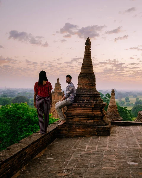 Bagan Myanmar, Pagodas ve Bagan tapınakları, Myanmar, eski Burma, gündoğumu sırasında bir dünya mirası bölgesi. — Stok fotoğraf