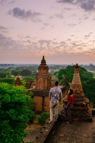 Bagan Myanmar, Pagodas ve Bagan tapınakları, Myanmar, eski Burma, gündoğumu sırasında bir dünya mirası bölgesi. — Stok fotoğraf