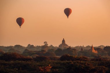 Bagan Myanmar, Pagodas ve Bagan tapınakları, Myanmar, eski Burma, gündoğumu sırasında bir dünya mirası bölgesi.