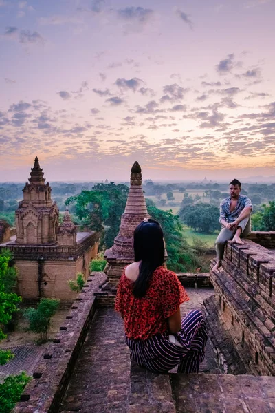 Bagan Myanmar, Pagodas et temples de Bagan, au Myanmar, anciennement Birmanie, un site du patrimoine mondial au lever du soleil — Photo