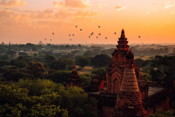 Bagan Myanmar, Pagodas en tempels van Bagan, in Myanmar, voorheen Birma, een werelderfgoed tijdens zonsopgang — Stockfoto