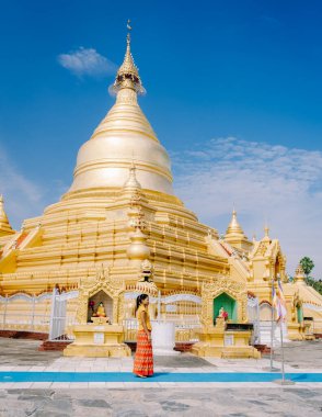 Mandalay 'daki Kuthodaw tapınağı Myanmar Burma