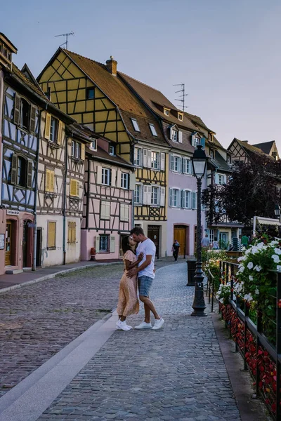 Colmar, Alsace, Fransa. Petite Venice, su kanalı ve geleneksel yarım keresteli evler. Colmar Fransa 'nın Alsace şehrinde hoş bir kasabadır. Renkli romantik şehir Colmar 'ın güzel manzarası — Stok fotoğraf