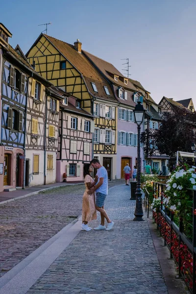 Colmar, Alsace, Fransa. Petite Venice, su kanalı ve geleneksel yarım keresteli evler. Colmar Fransa 'nın Alsace şehrinde hoş bir kasabadır. Renkli romantik şehir Colmar 'ın güzel manzarası — Stok fotoğraf