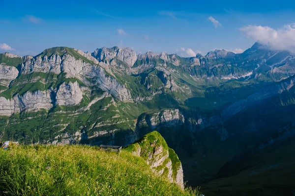 Massiccia formazione rocciosa nelle Alpi svizzere, montagna unica, Alpi svizzere montagne a Saxer Lucke — Foto Stock