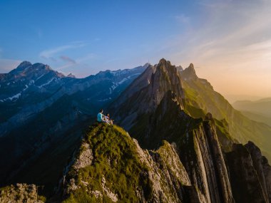 Schaefler Altenalptuerme dağ sırtı İsviçre Alpstein, Appenzell Innerrhoden İsviçre, İsviçre 'nin Alpstein sıradağları Appenzell, İsviçre' nin görkemli Schaefler zirvesi.