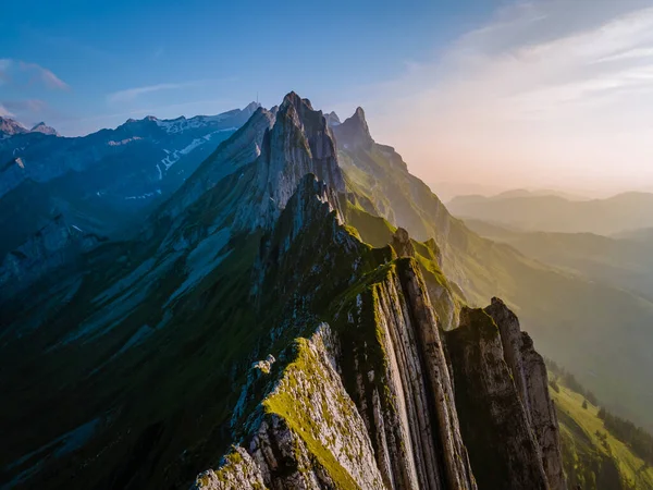 Sunset in the mountains,Schaefler Altenalptuerme mountain ridge swiss Alpstein alpine Appenzell Innerrhoden Switzerland,steep ridge of the majestic Schaefler peak in the Alpstein mountain Switzerland — Stock Photo, Image