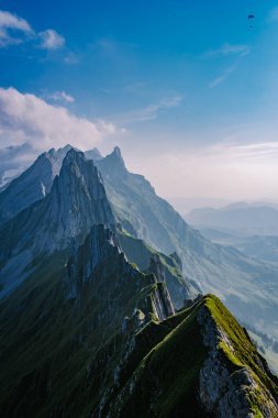 Schaefler Altenalptuerme dağ sırtı İsviçreli Alpstein alp disiplini Appenzell Innerrhoden İsviçre, Alpstein sıradağları Appenzell, İsviçre 'nin görkemli Schaefler zirvesi.